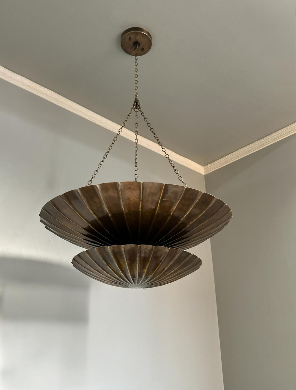 Antique brass scalloped pendant light – decorative detail